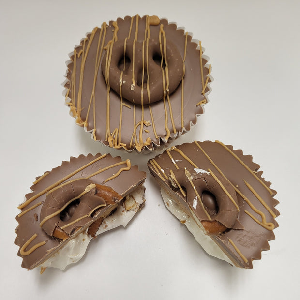 Large Peanut Butter, Mallow, & Pretzel Cup